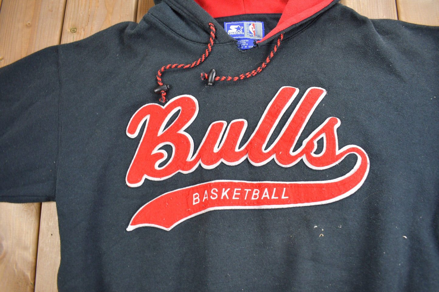 Vintage 1990s Chicago Bulls NBA Embroidered Starter Hoodie Men's M from propervintagecanada