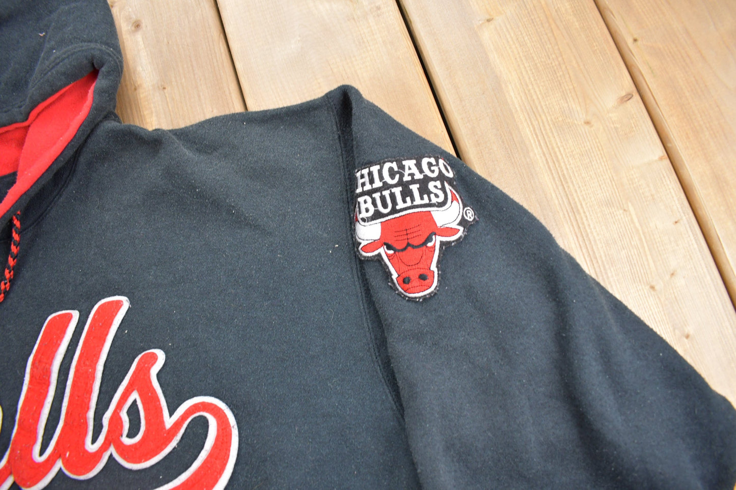 Vintage 1990s Chicago Bulls NBA Embroidered Starter Hoodie Men's M from propervintagecanada