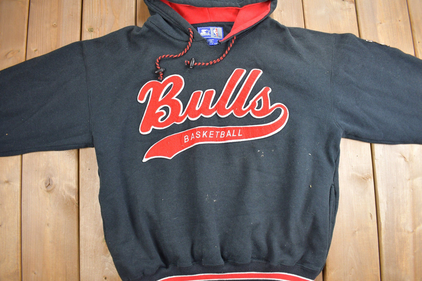 Vintage 1990s Chicago Bulls NBA Embroidered Starter Hoodie Men's M from propervintagecanada
