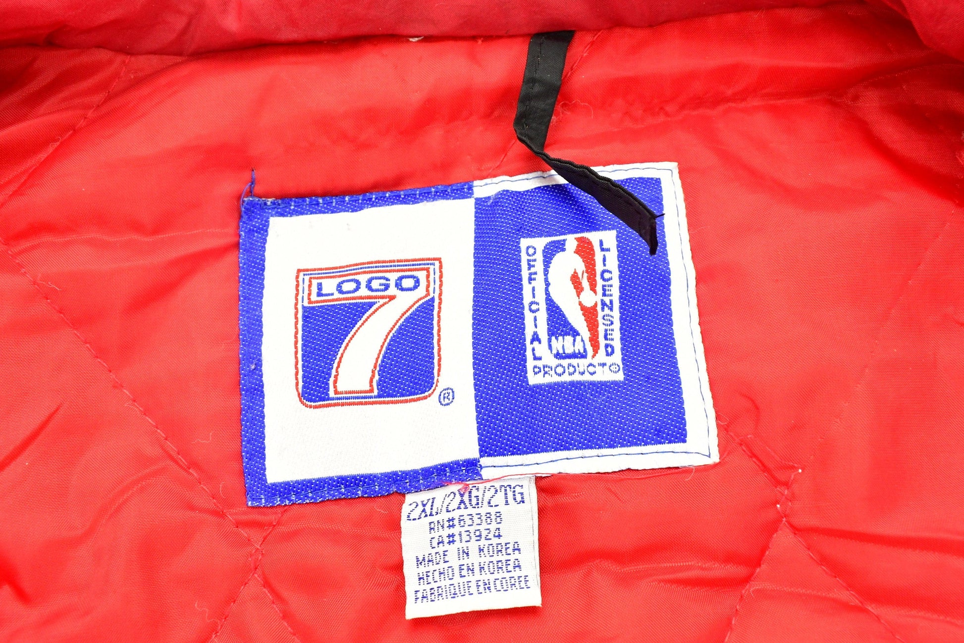 Vintage 1990s Chicago Bulls NBA Logo 7 Windbreaker Men's 2XL from propervintagecanada