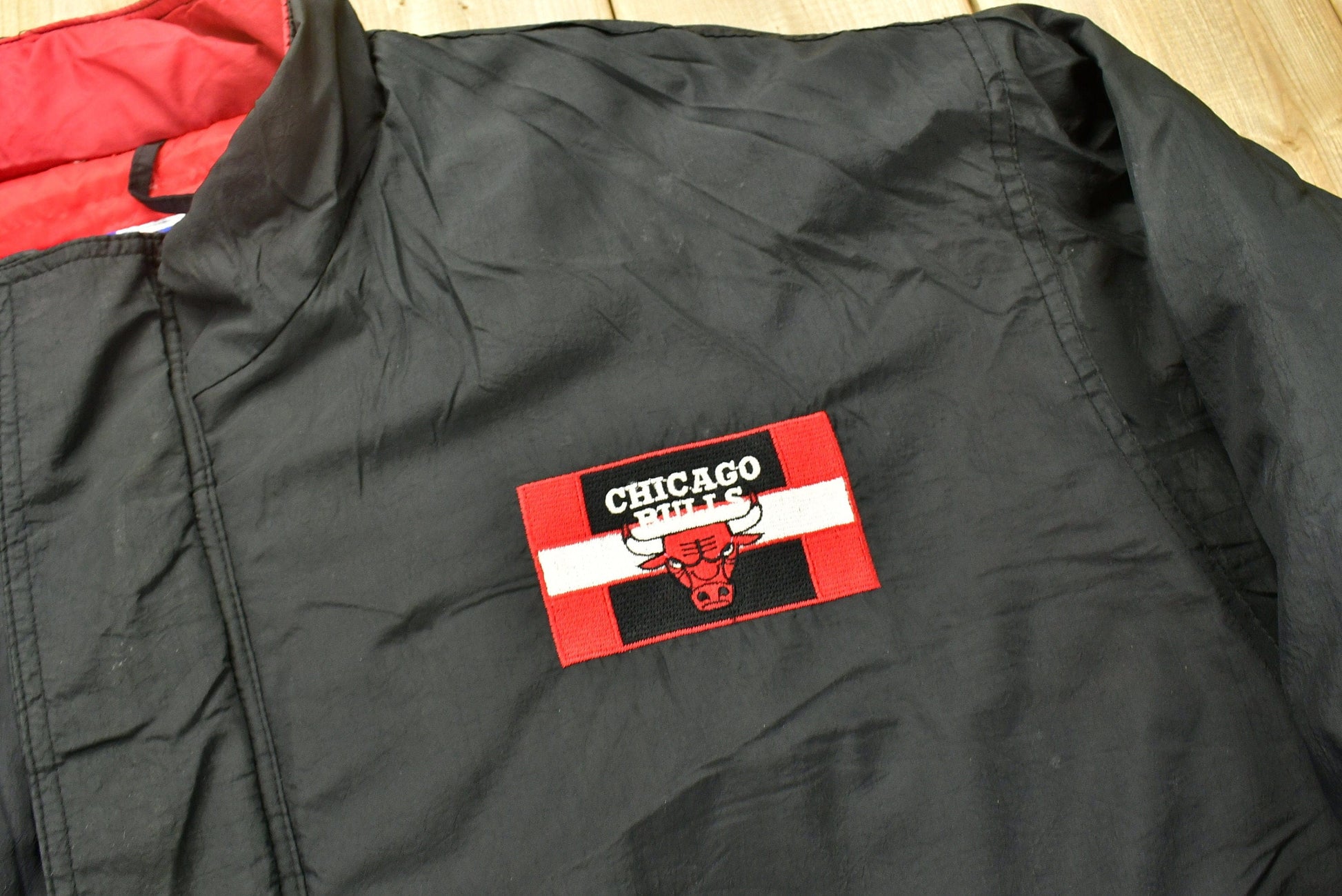 Vintage 1990s Chicago Bulls NBA Logo 7 Windbreaker Men's 2XL from propervintagecanada