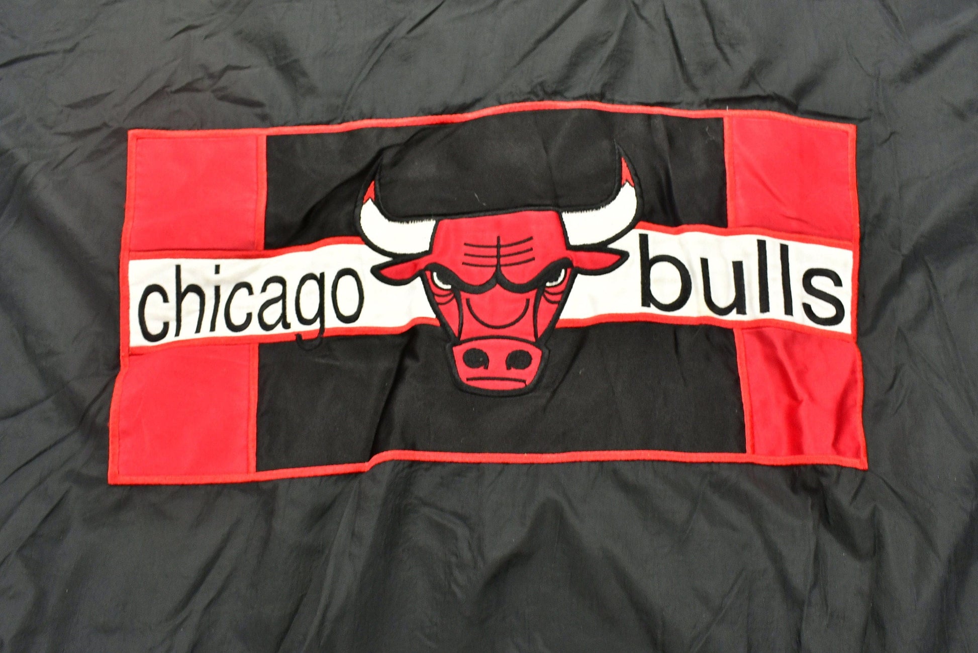 Vintage 1990s Chicago Bulls NBA Logo 7 Windbreaker Men's 2XL from propervintagecanada