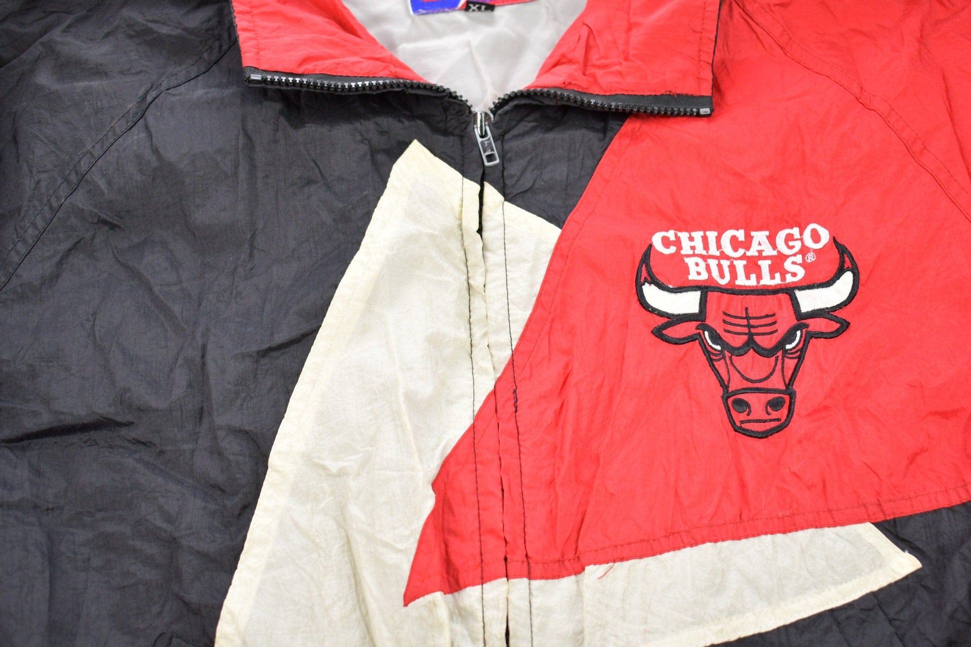 Vintage 1990s Chicago Bulls NBA Pro Player Abstract Windbreaker Jacket / Team Logo / Athletic Spring Sportswear / Streetwear / Athleisure from propervintagecanada