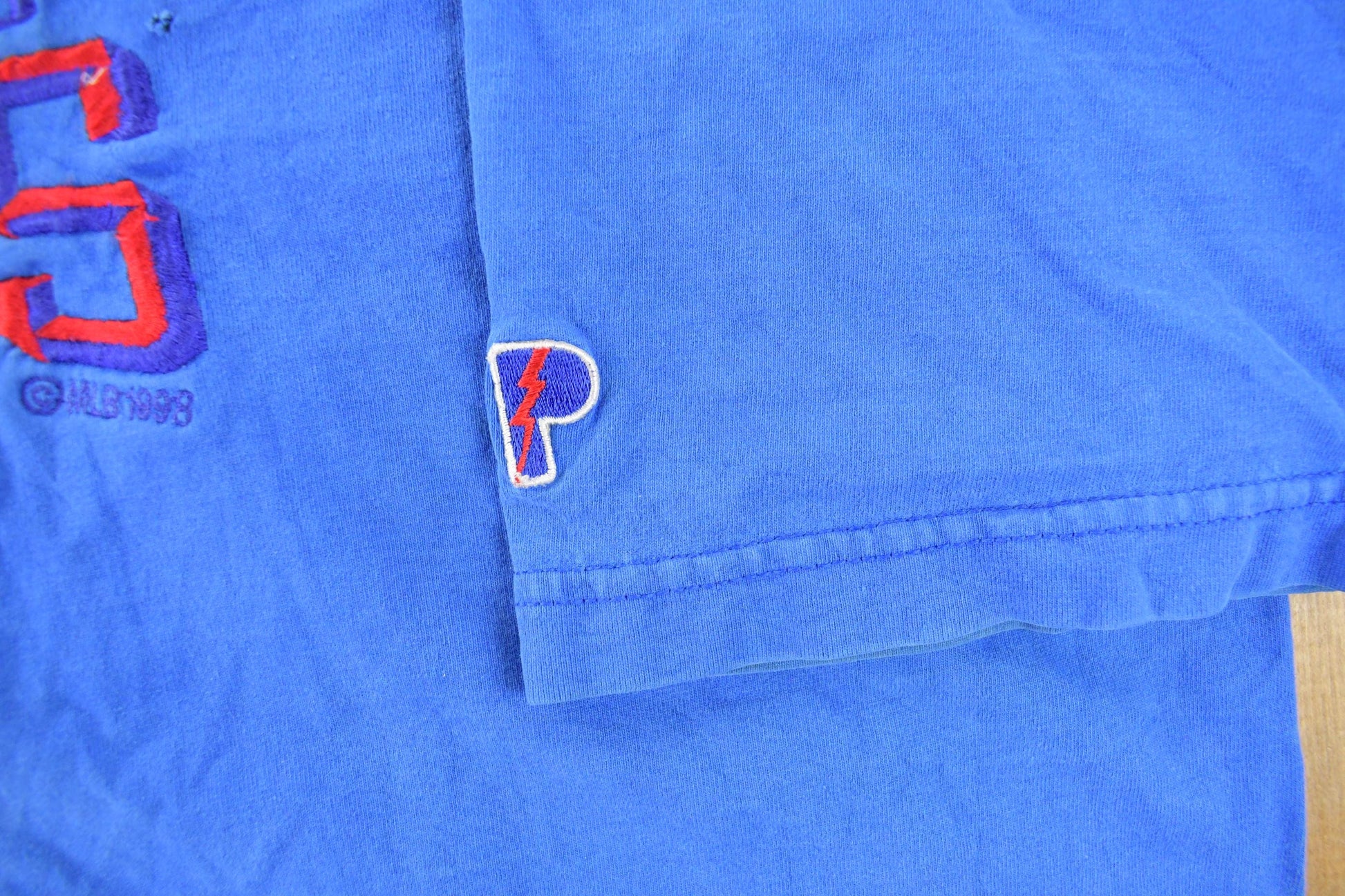 Vintage 1990s Chicago Cubs MLB Embroidered T-Shirt Men's 2XL from propervintagecanada