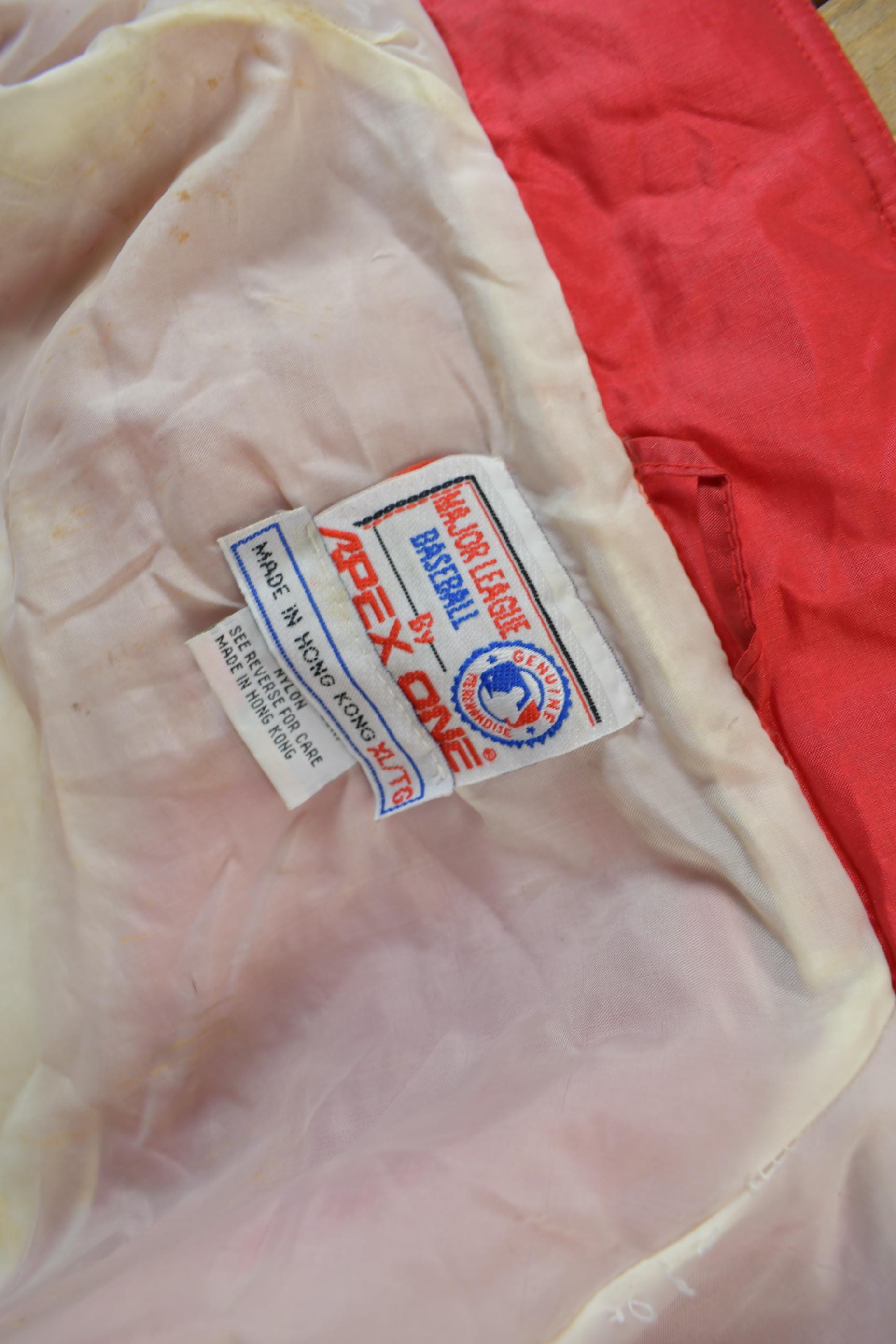 Vintage 1990s Cincinnati Reds MLB Windbreaker Jacket Men's XL from propervintagecanada
