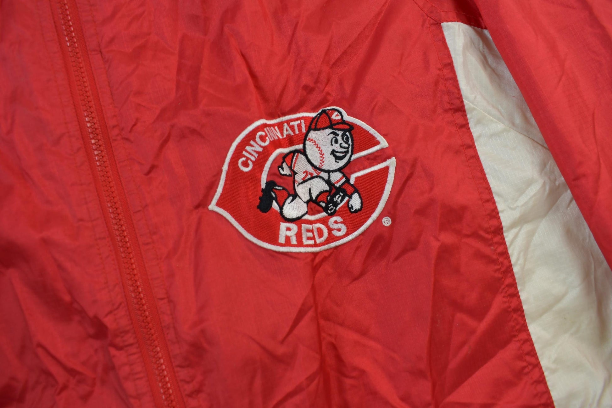 Vintage 1990s Cincinnati Reds MLB Windbreaker Jacket Men's XL from propervintagecanada