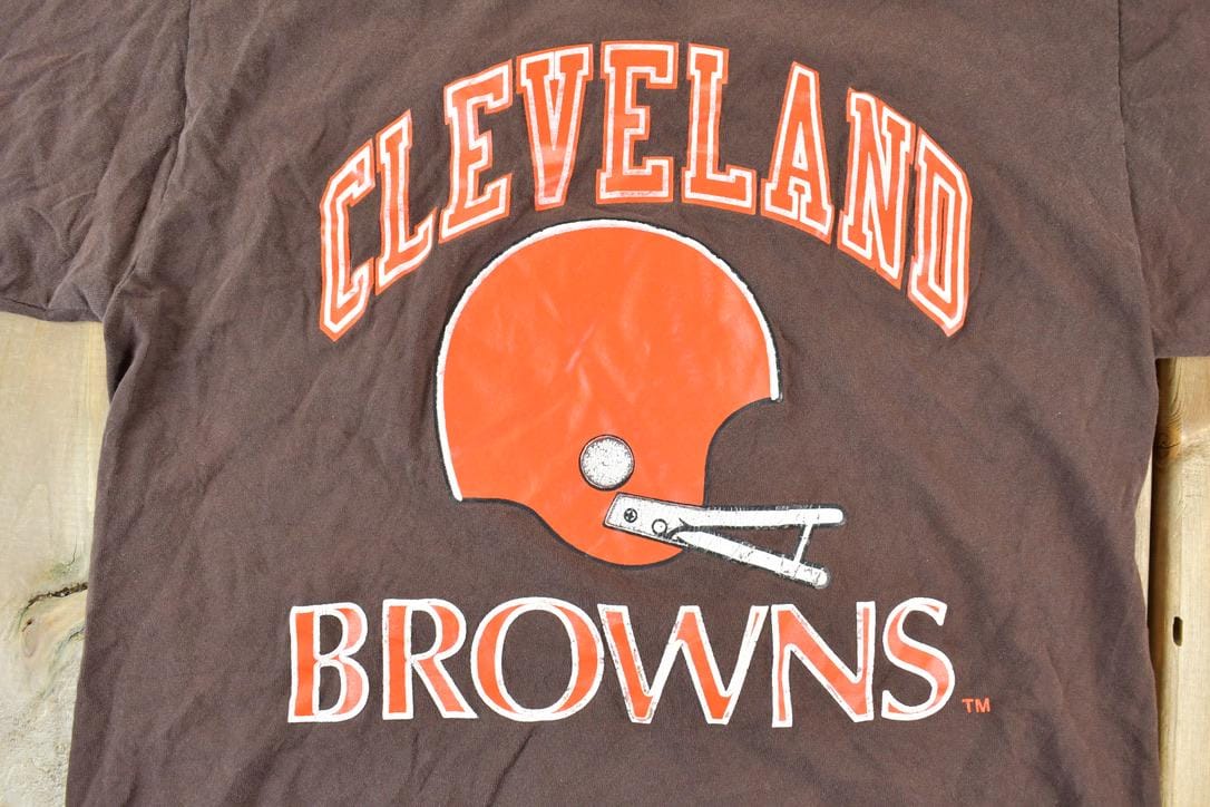 Vintage 1990s Cleveland Browns NFL Graphic T-Shirt Men's Large from propervintagecanada