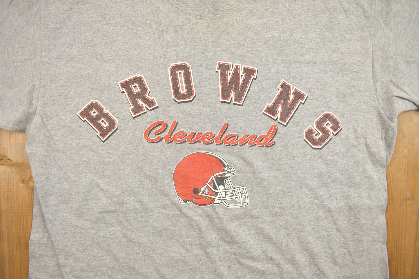 Vintage 1990s Cleveland Browns NFL Graphic T-Shirt Men's Medium from propervintagecanada