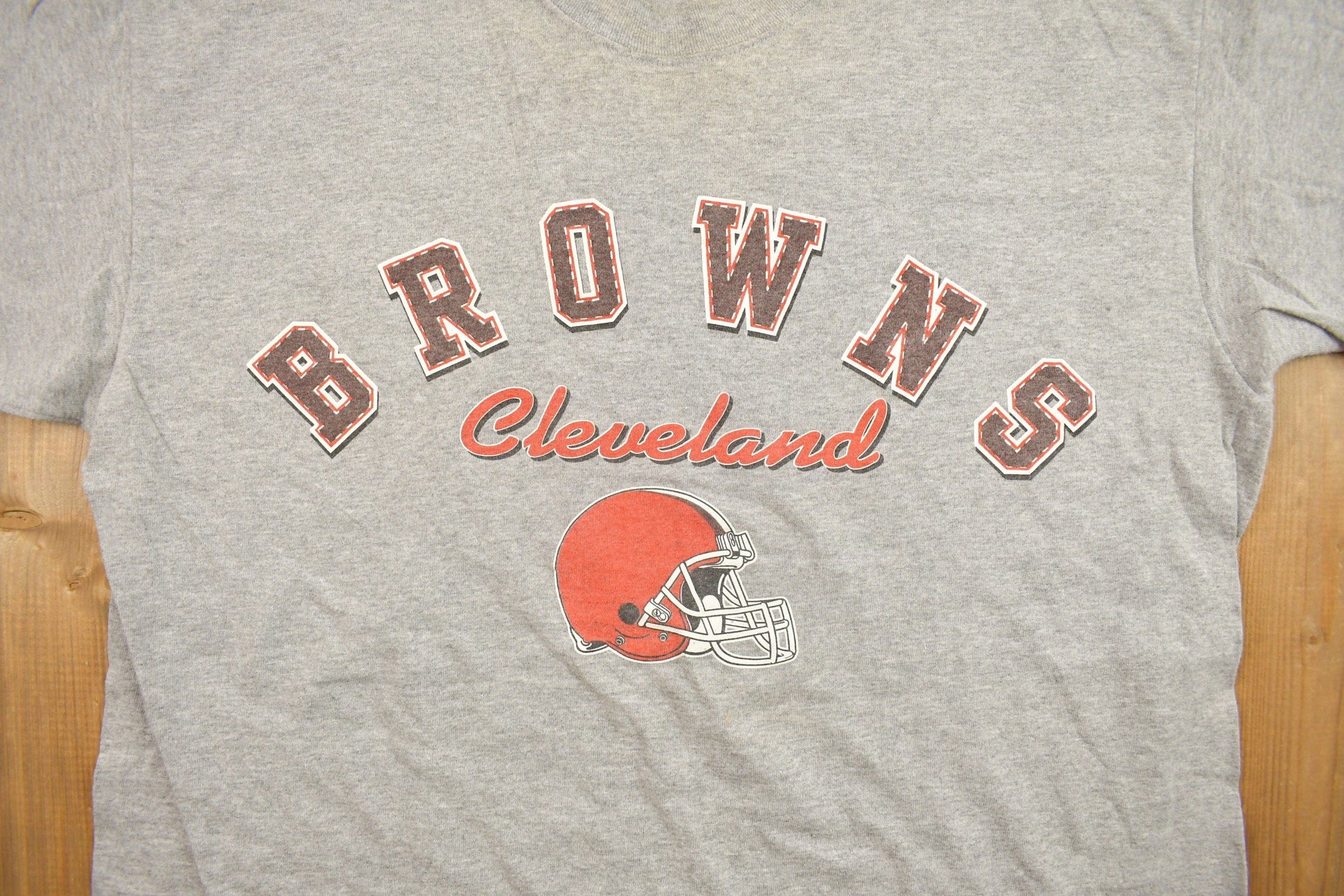 Vintage 1990s Cleveland Browns NFL Graphic T-Shirt Men's Medium from propervintagecanada