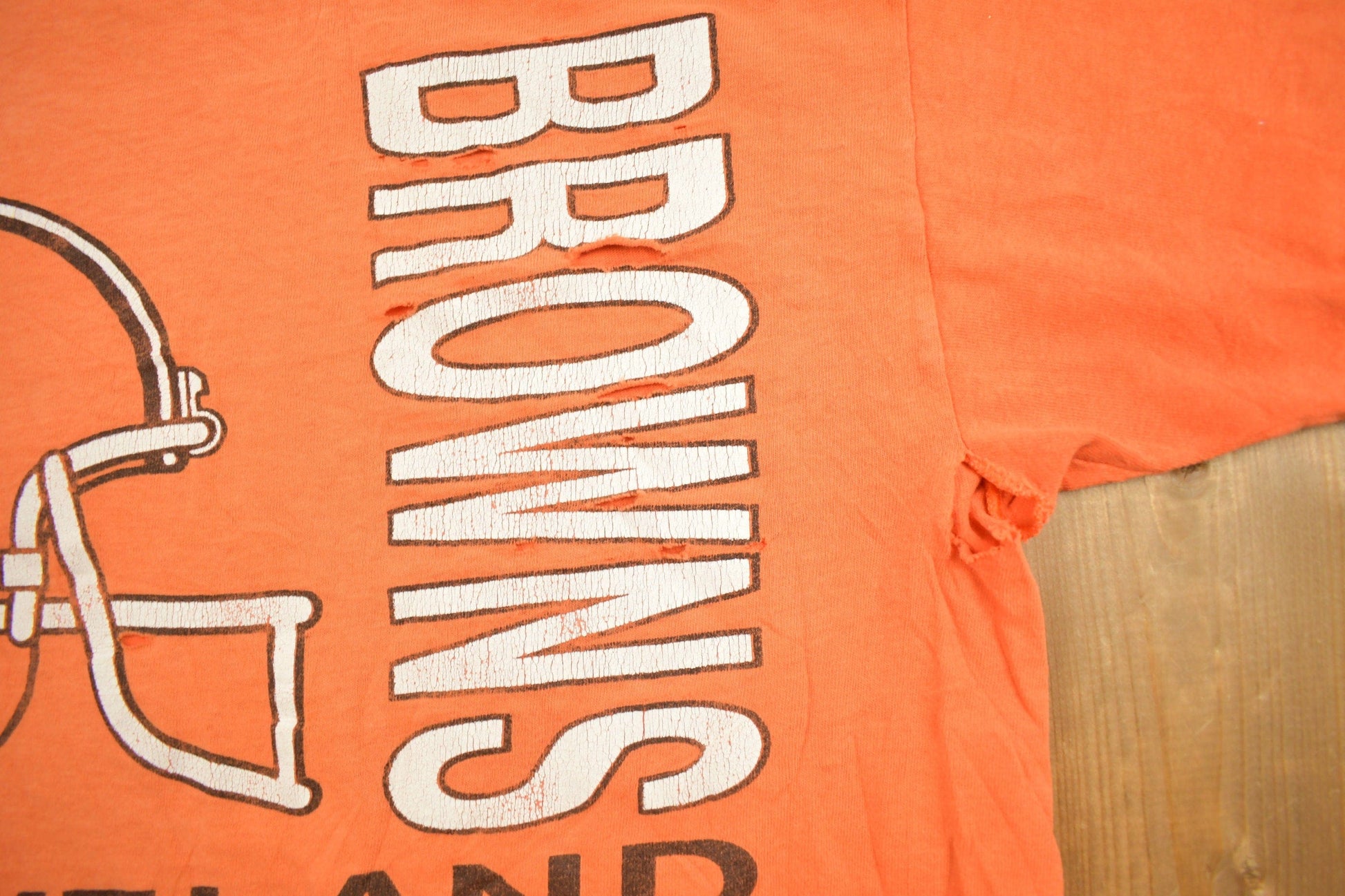 Vintage 1990s Cleveland Browns NFL Logo 7 Graphic T-Shirt Men's Large from propervintagecanada