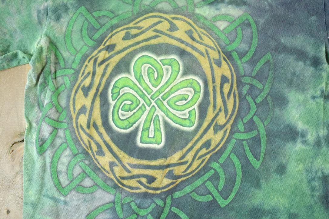 Vintage 1990s Clover Magic Souvenir Tye Die Single Stitch Graphic Print T-Shirt Men's Medium from propervintagecanada