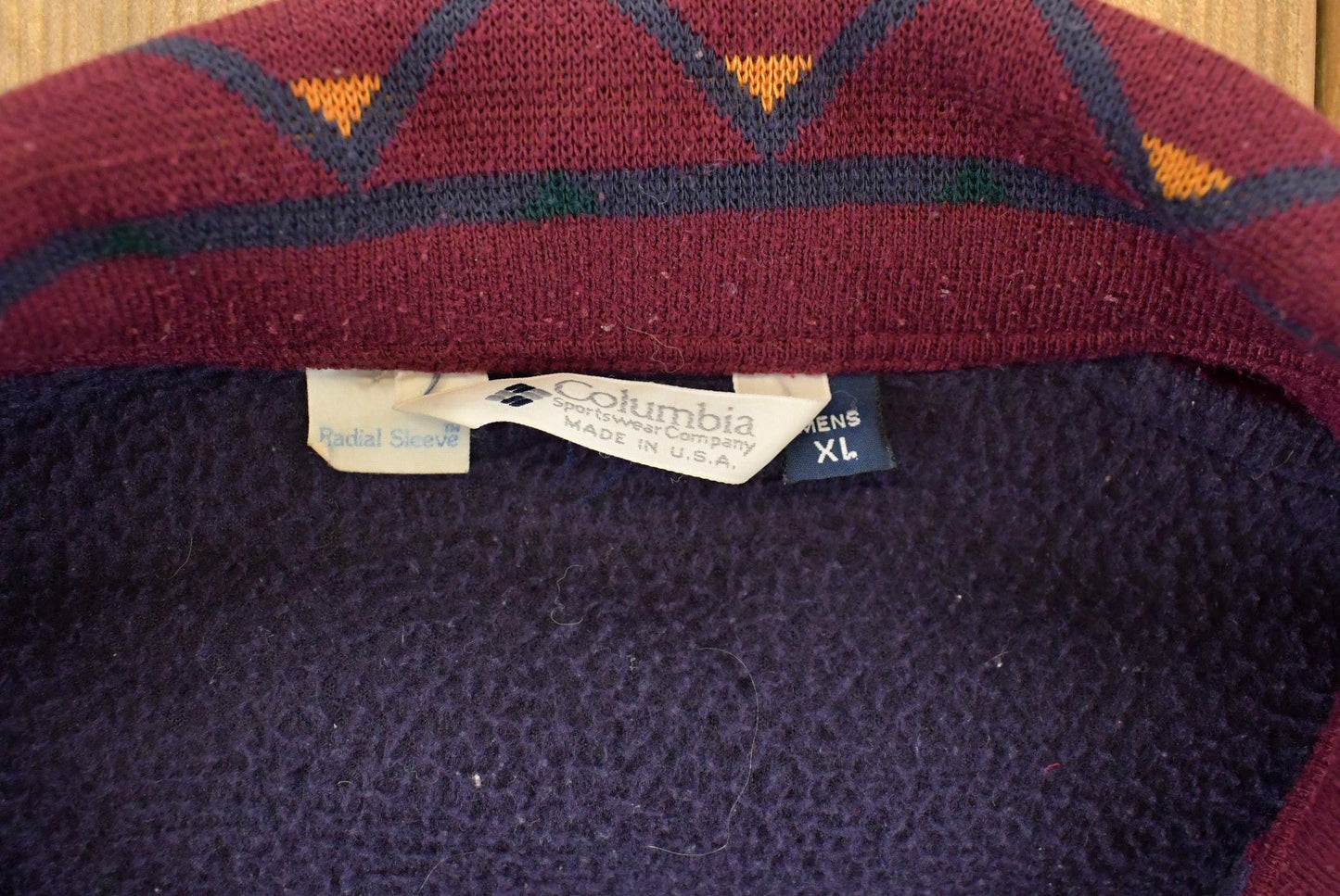 Vintage 1990s Columbia Sportswear Abstract Collar Fleece Sweater Men's XL from propervintagecanada