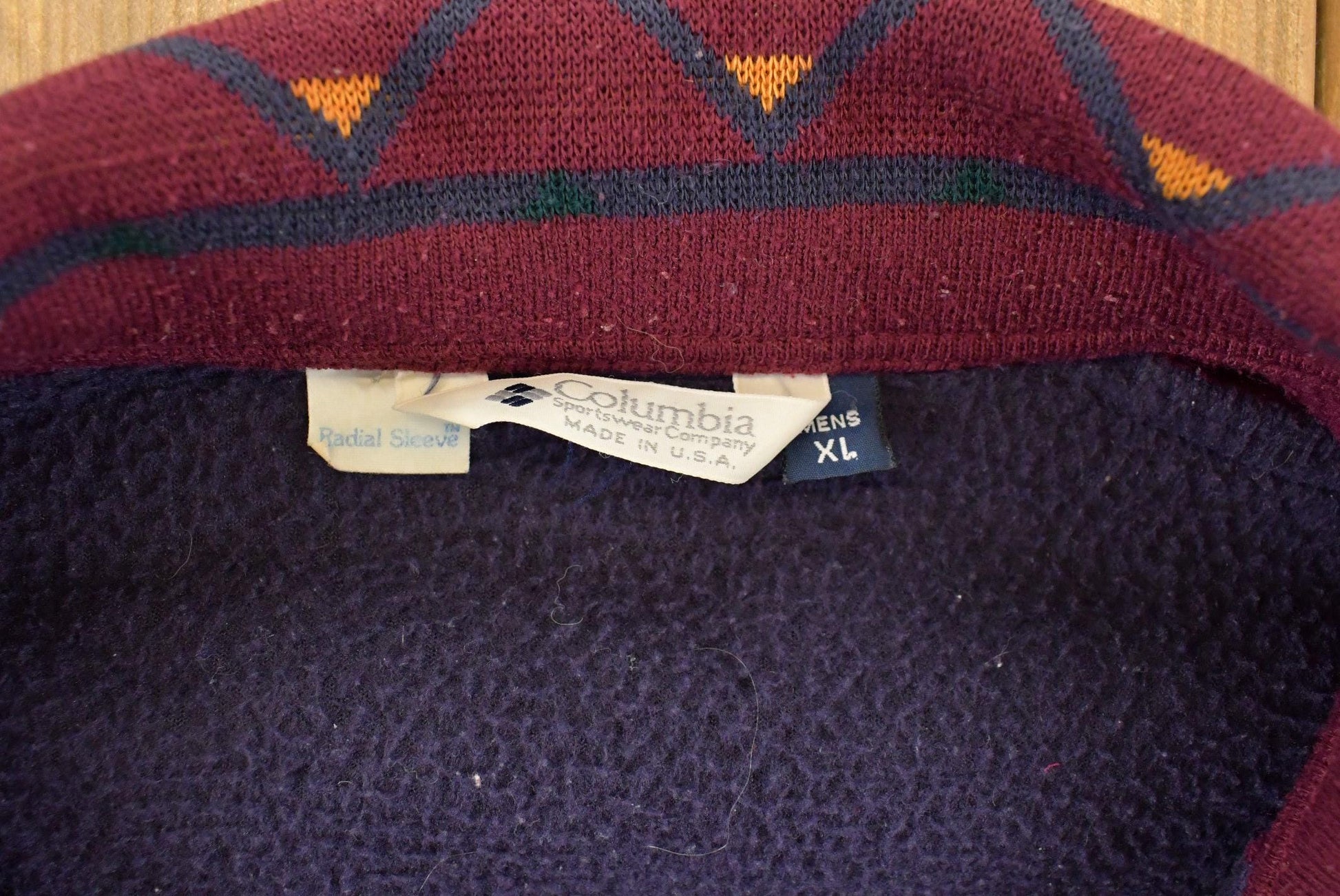 Vintage 1990s Columbia Sportswear Abstract Collar Fleece Sweater Men's XL from propervintagecanada