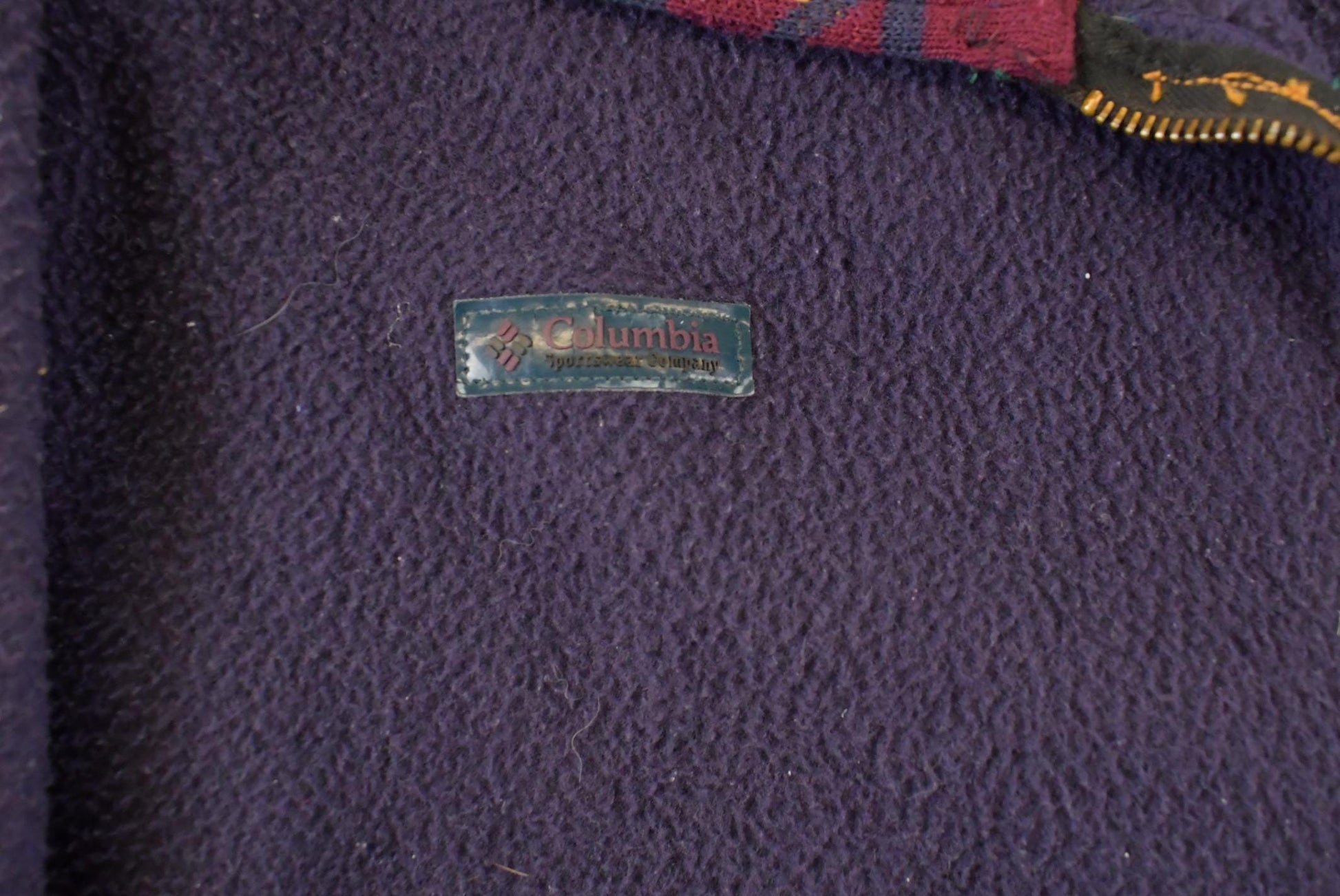 Vintage 1990s Columbia Sportswear Abstract Collar Fleece Sweater Men's XL from propervintagecanada