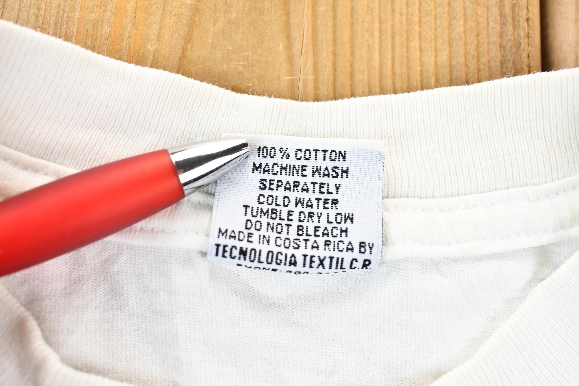 Vintage 1990s Costa Rican Rain Forest Preservation Single-Stitch Souvenir Travel T-Shirt Men's Small from propervintagecanada