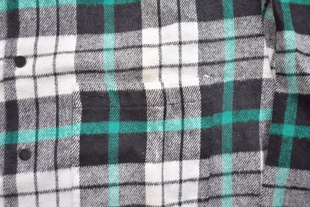 Vintage 1990s Country Wear Plaid Flannel Button Up Shirt Men's Large from propervintagecanada
