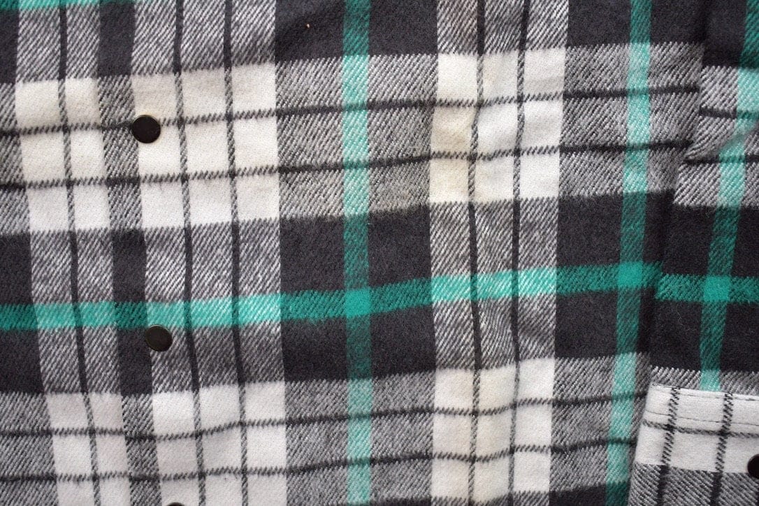 Vintage 1990s Country Wear Plaid Flannel Button Up Shirt Men's Large from propervintagecanada