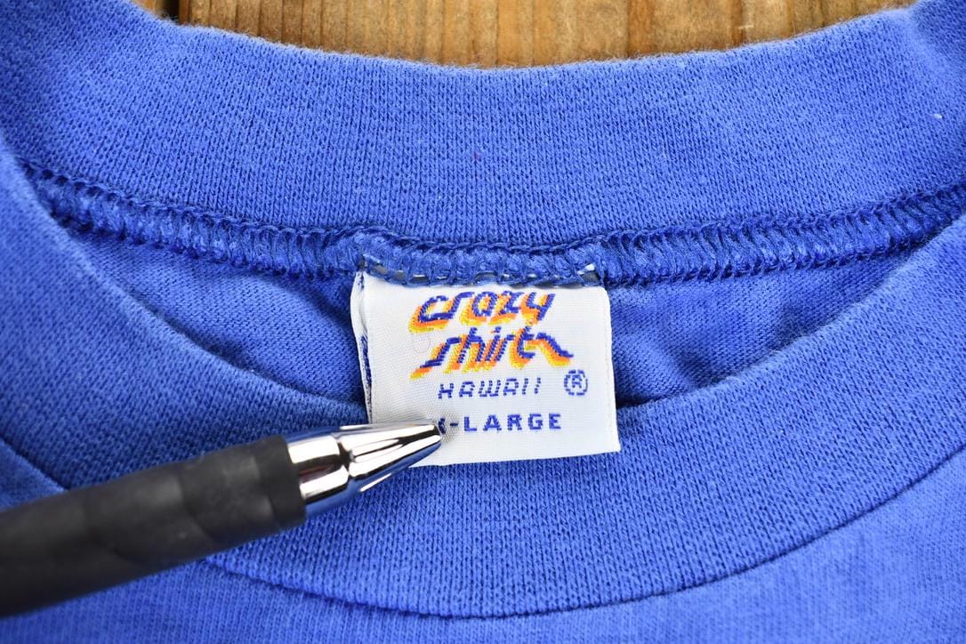 Vintage 1990s Crazy Stitch Hawaii Embroidered Souvenir San Francisco California Trolly Car T-Shirt Men's XL from propervintagecanada