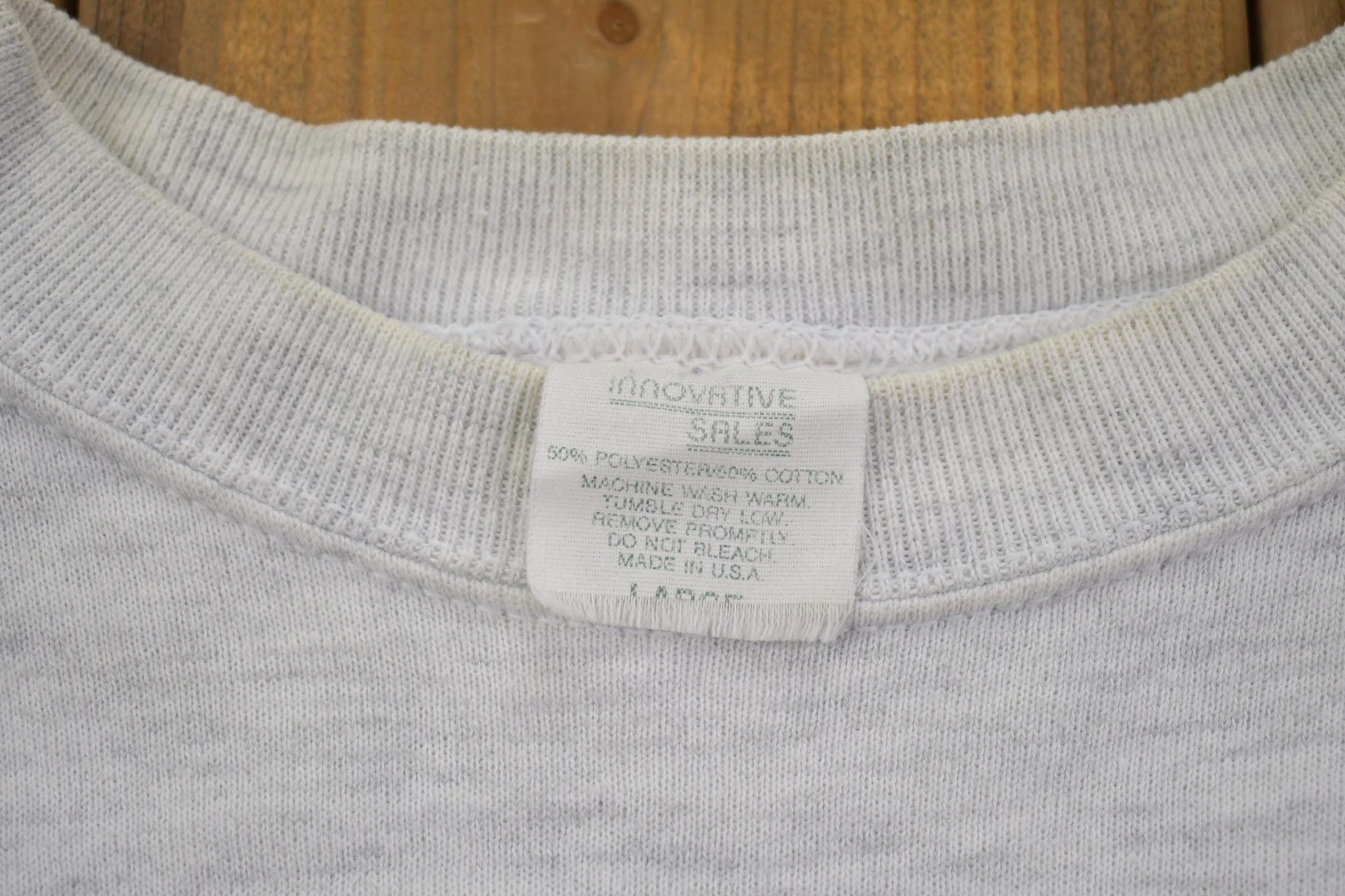 Vintage 1990s Cute Grandma Style Flower Basket Print Crewneck Sweater Men's M from propervintagecanada