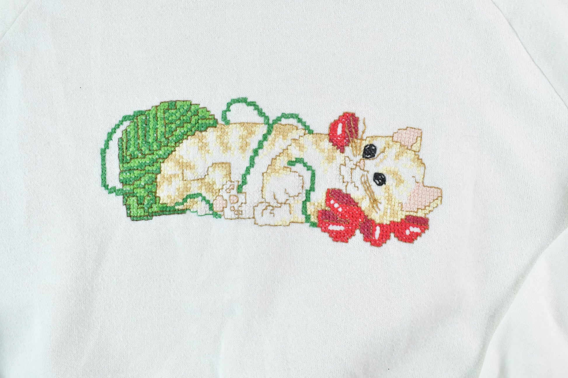 Vintage 1990s Cute Kitten Yarn Embroidered Crewneck Sweater Men's Medium from propervintagecanada