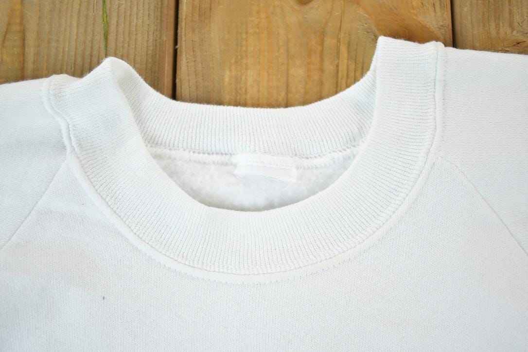 Vintage 1990s dairyland USA Cartoon Farm Souvenir Crewneck Sweatshirt Made In USA Men's XL from propervintagecanada