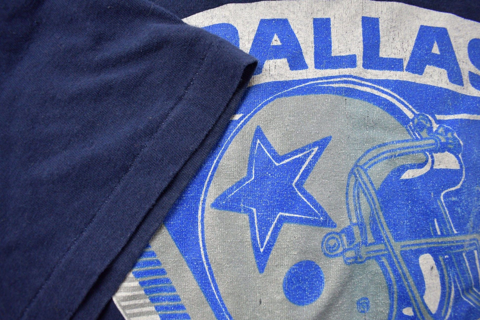 Vintage 1990s Dallas Cowboys NFL Graphic T-Shirt Men's XL from propervintagecanada