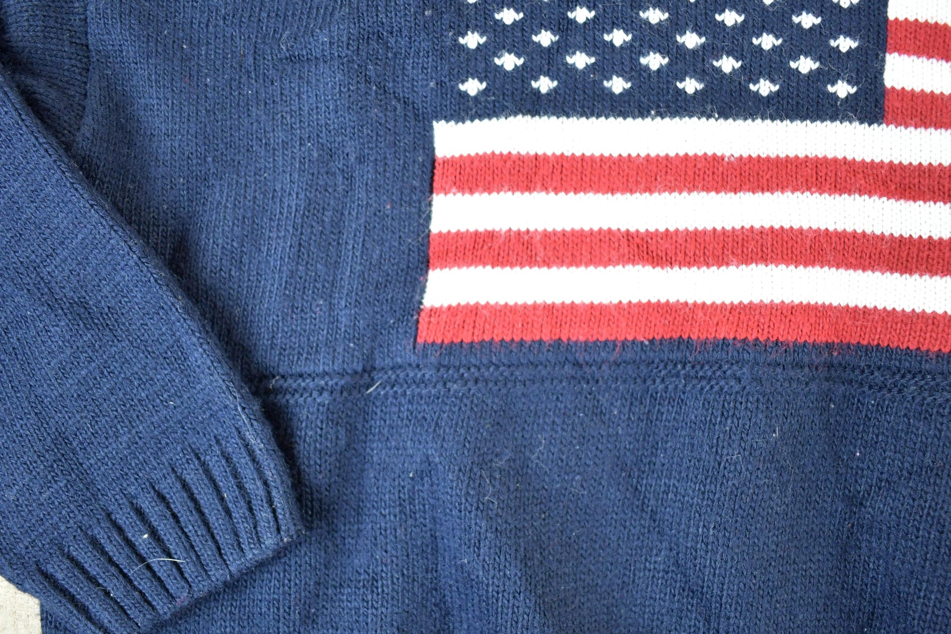 Vintage 1990s David Taylor American Flag Knit Crewneck Sweater Mens L from propervintagecanada
