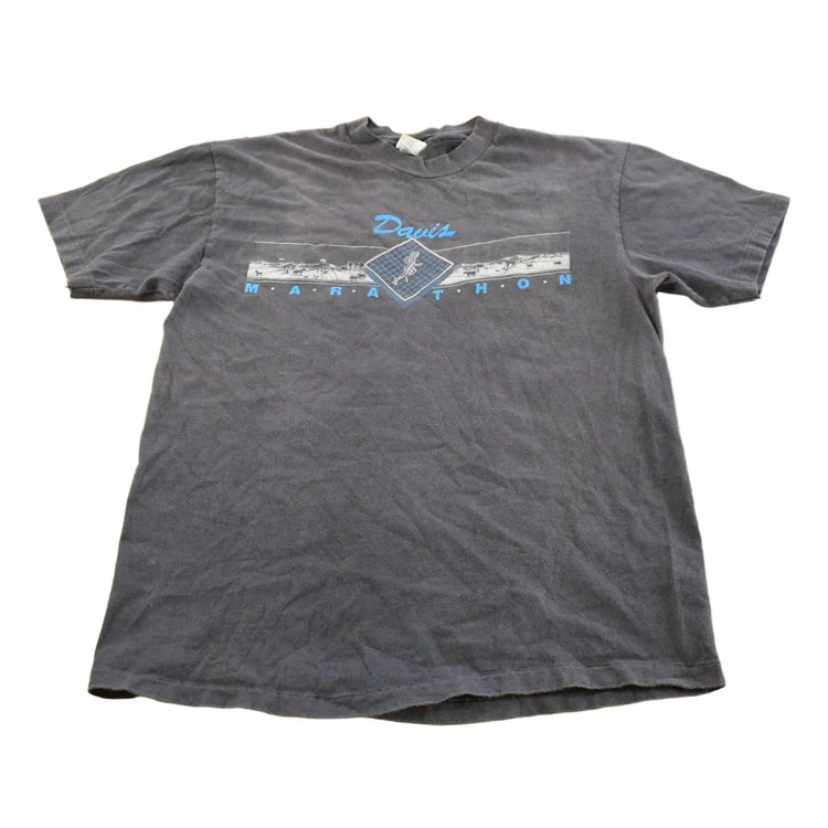 Vintage 1990s Davis Marathon Running Graphic Souvenir T-Shirt Men's L from propervintagecanada