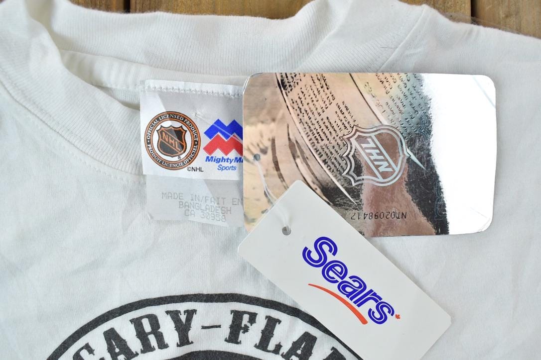 Vintage 1990s Deadstock Calgary Flames NHL Graphic T-Shirt Youth M from propervintagecanada