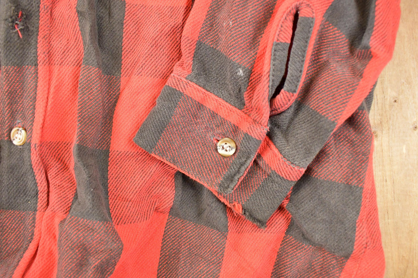 Vintage 1990s Dee Cee Plaid Button Up Shirt Men's L from propervintagecanada