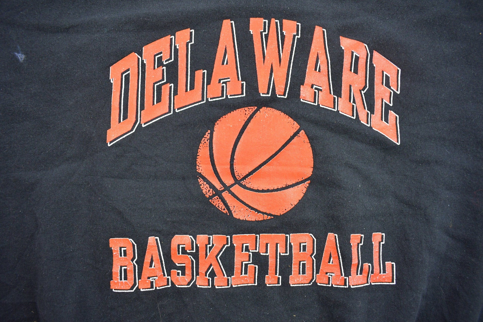 Vintage 1990s Delaware Basketball Team Collegiate Crewneck Men's XL from propervintagecanada
