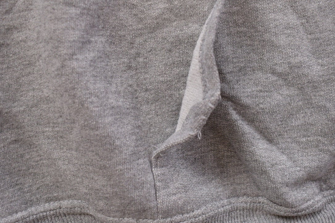 Vintage 1990s Delaware Hayes Pacers Collegiate Crewneck Men's S Short from propervintagecanada