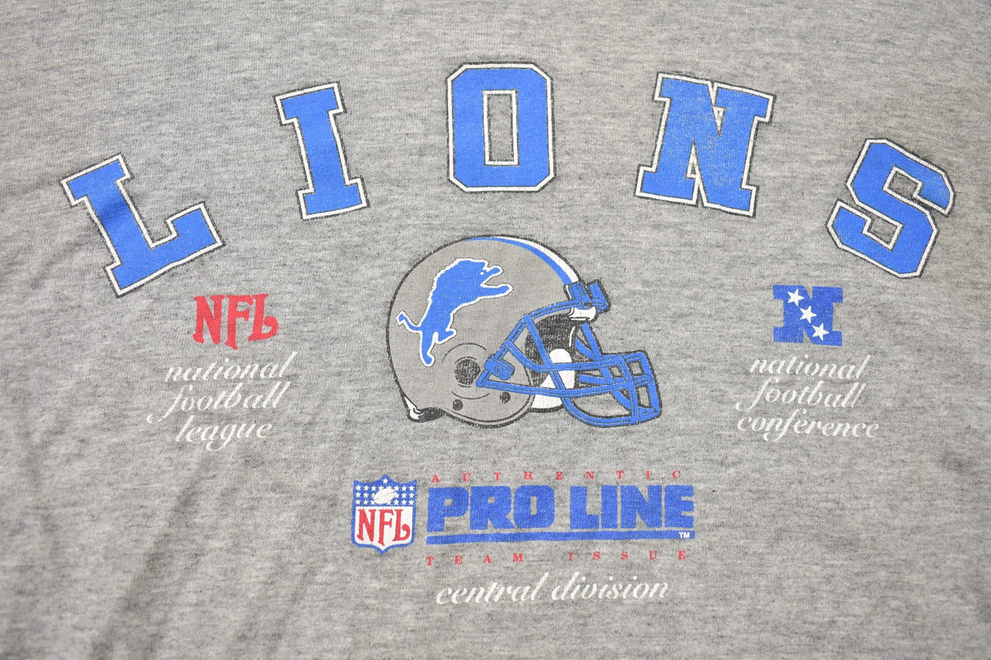 Vintage 1990s Detroit Lions Helmet NFL Starter Pro Line T Shirt Men's XL from propervintagecanada