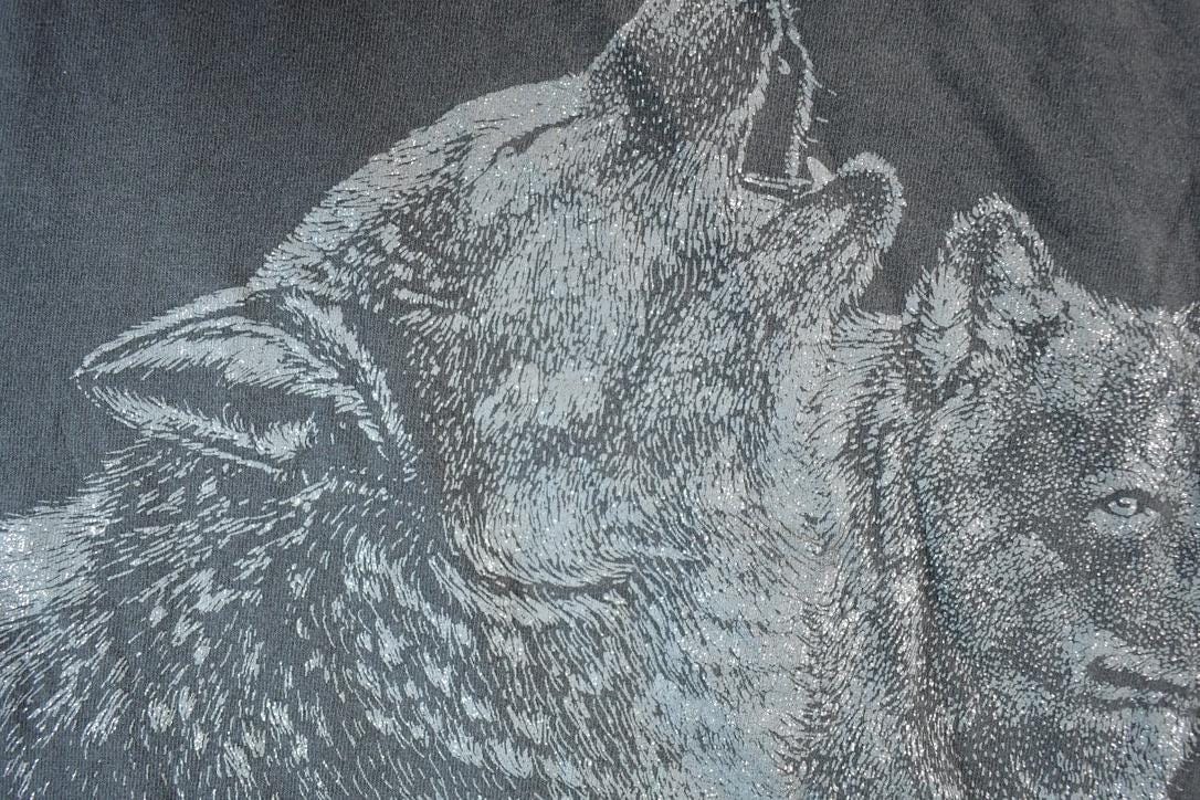 Vintage 1990s Diamond Dust 2 Wolves Graphic T-Shirt Men's XL from propervintagecanada