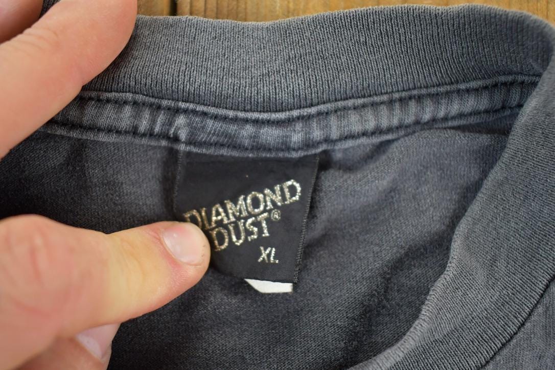 Vintage 1990s Diamond Dust 2 Wolves Graphic T-Shirt Men's XL from propervintagecanada