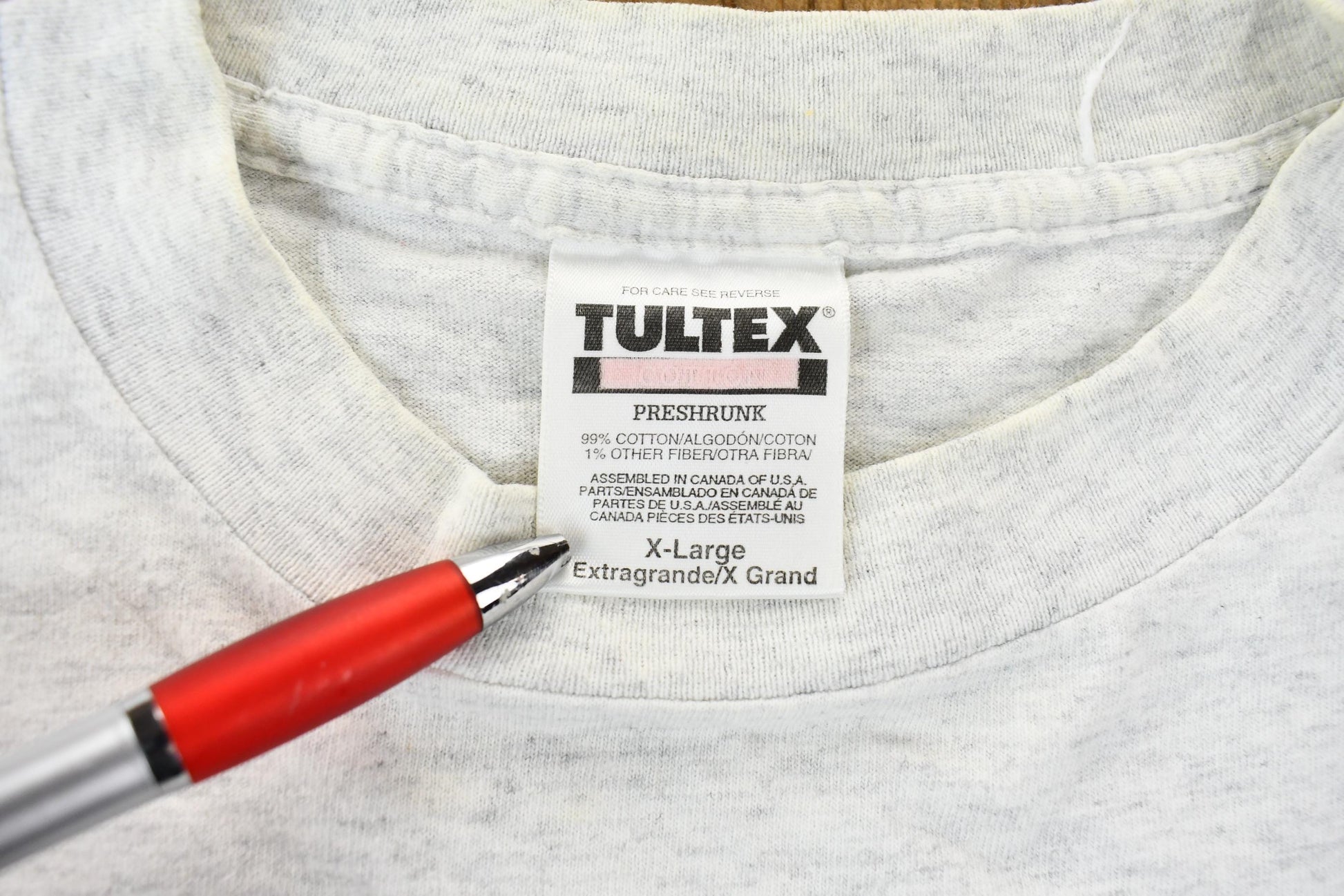 Vintage 1990s Discover Wilfrid Laurier University Single Stitch Graphic T-Shirt Made In USA Men's XL from propervintagecanada