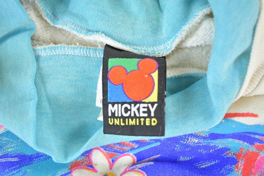 Vintage 1990s Disney Crewneck Mens M from propervintagecanada