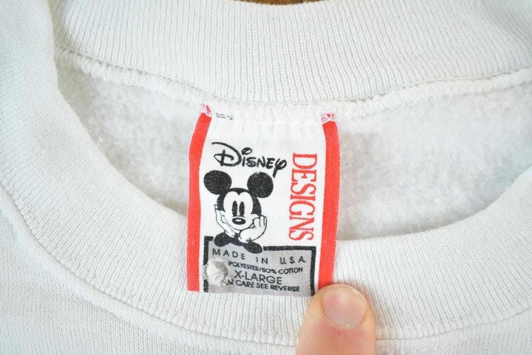 Vintage 1990s Disneyland Crewneck Mens M-L from propervintagecanada