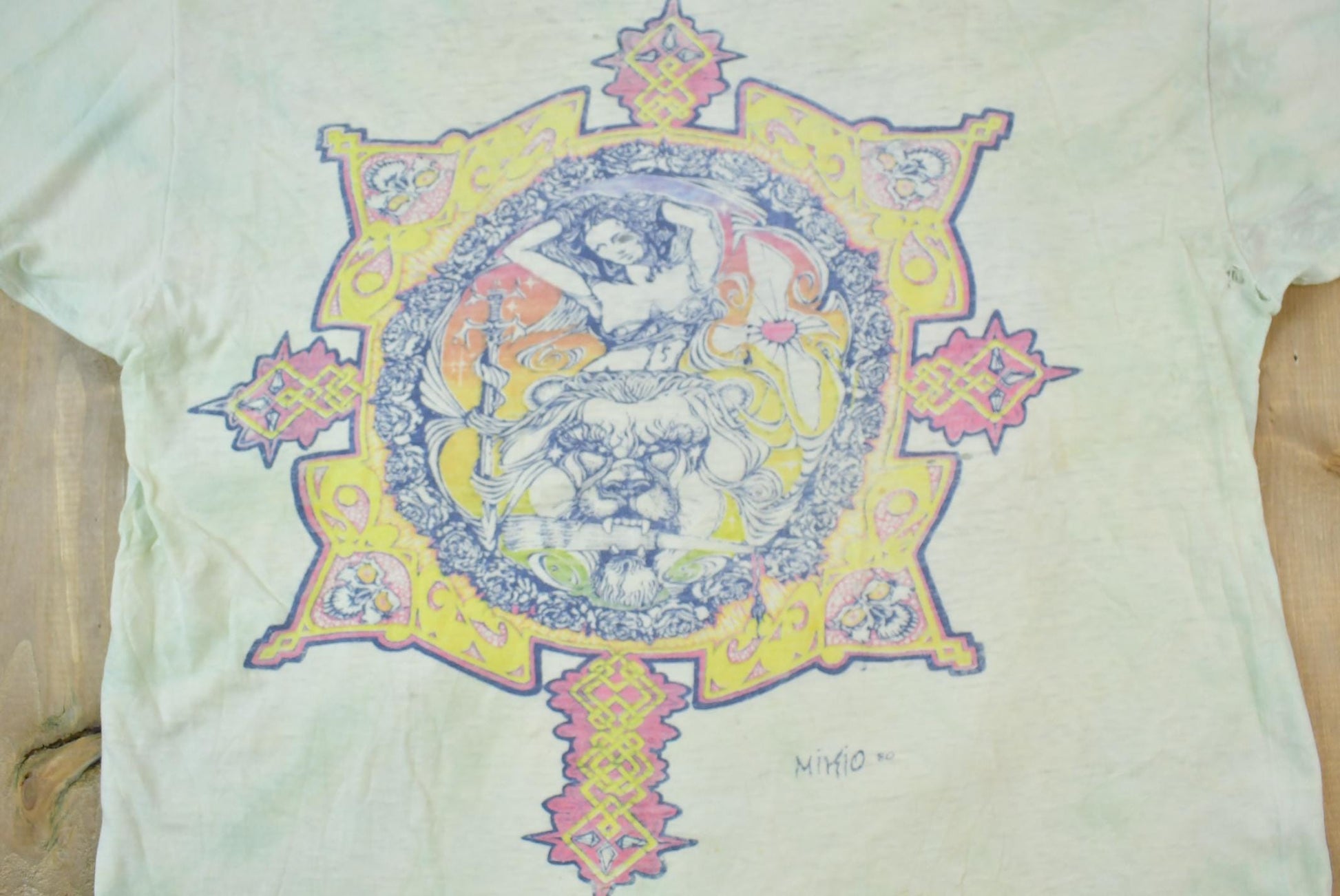 Vintage 1990s Distressed Psychedelic Single Stitch Graphic Band Tee T-Shirt Men's Large from propervintagecanada