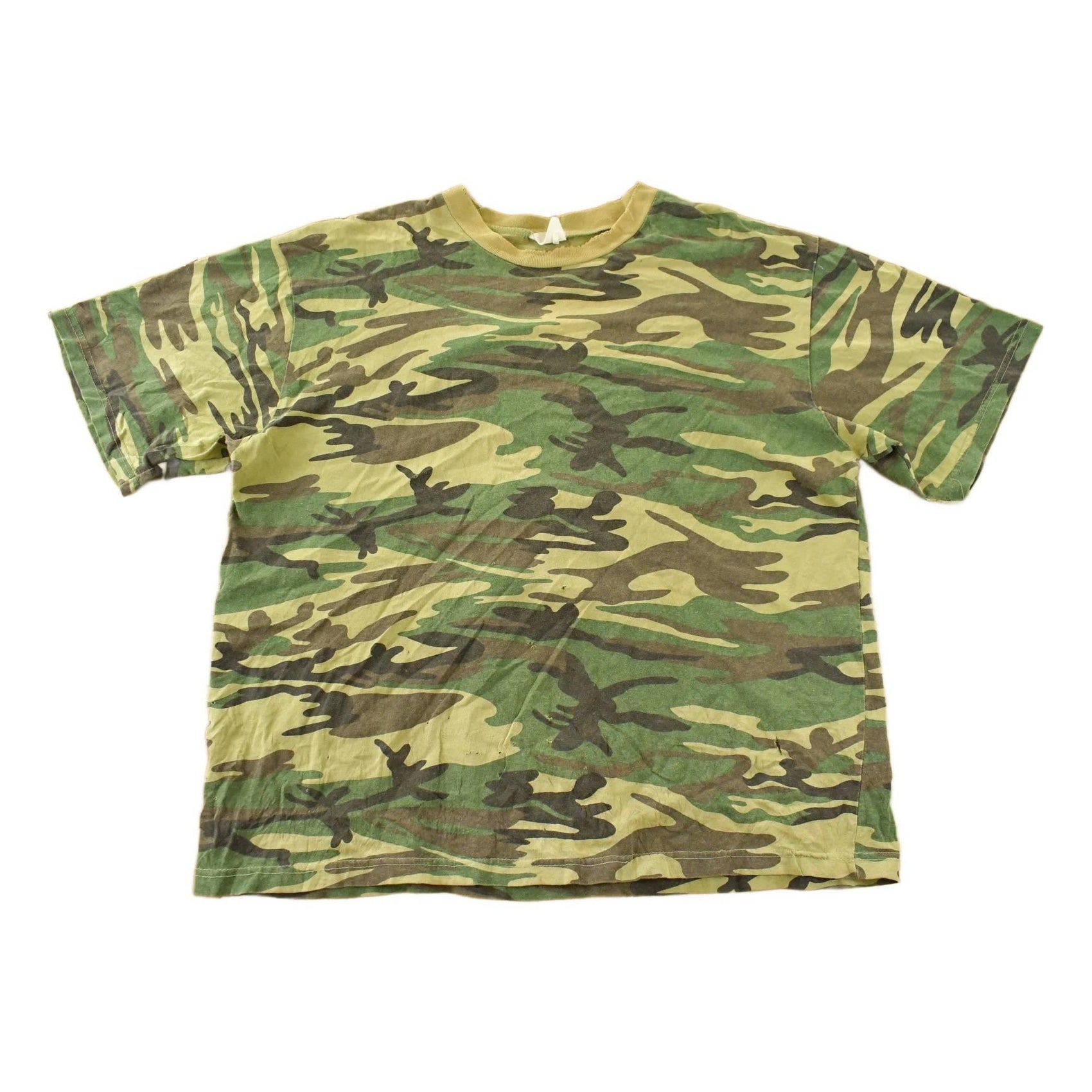 Vintage 1990s Distressed Woodland Camo T-Shirt Men's Large from propervintagecanada