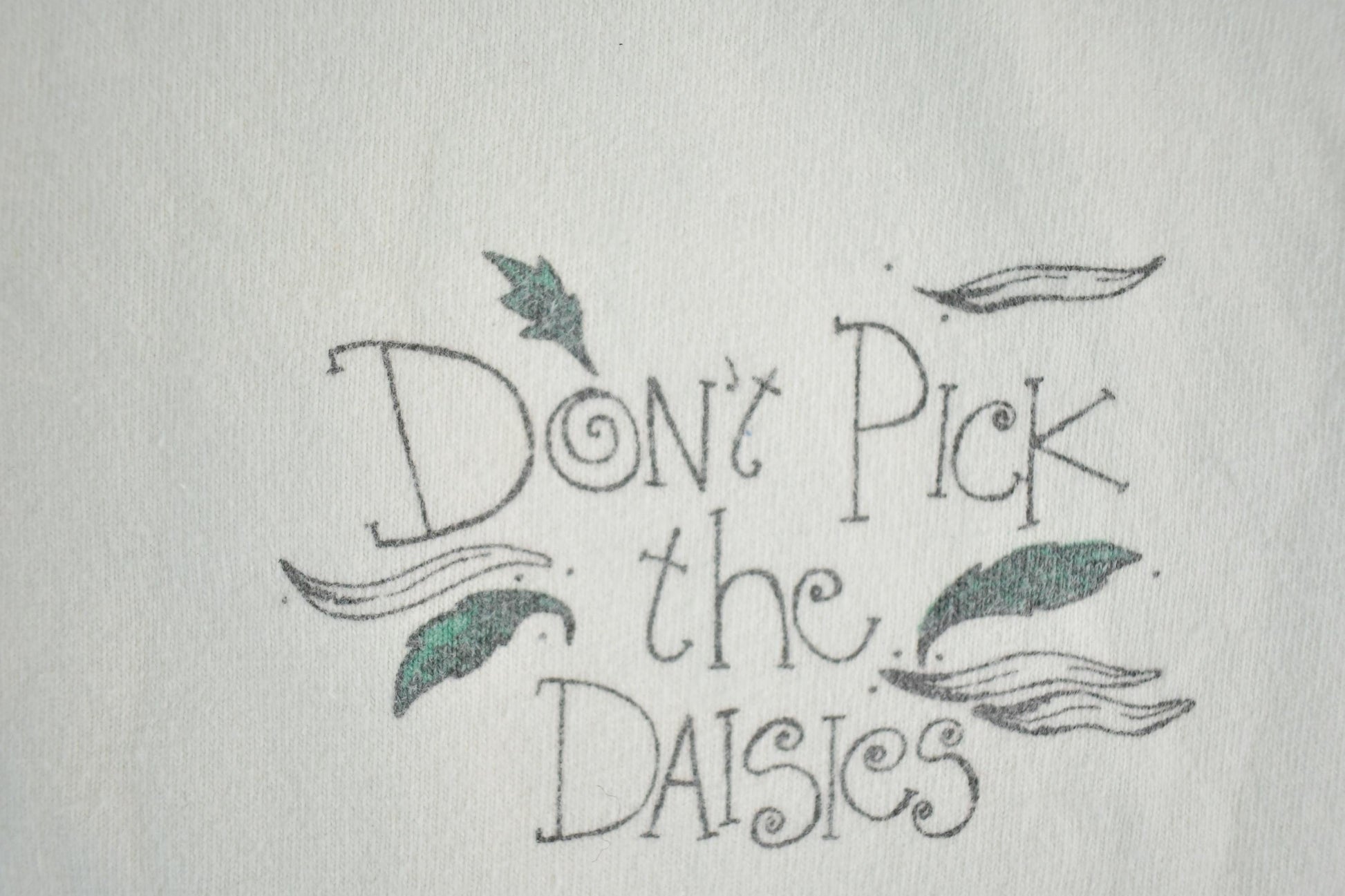 Vintage 1990s Dont Pick The Daisies Flowers Souvenir Single Stitch Graphic Print T-Shirt Men's XL from propervintagecanada