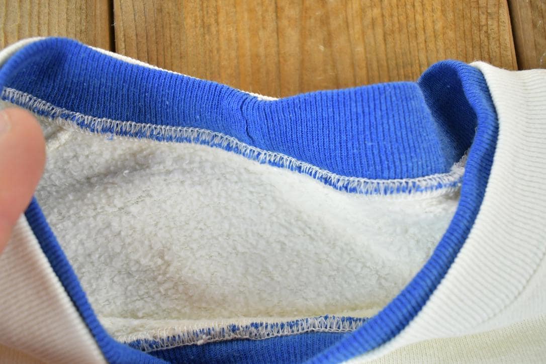 Vintage 1990s Dove Knit Crewneck Sweatshirt Mens L from propervintagecanada