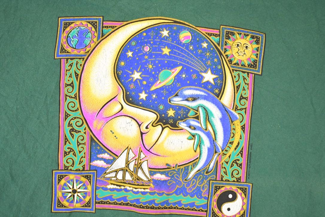Vintage 1990s Dreaming Moon Dolphin Yin Yang Souvenir T-Shirt Men's L from propervintagecanada