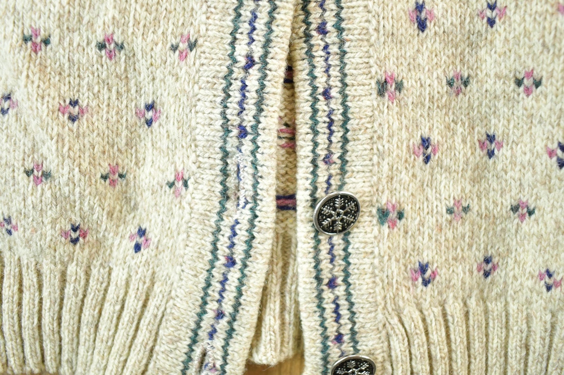 Vintage 1990s Eddie Bauer Wool Knit Abstract Knit Cardigan Sweater Womens S-M from propervintagecanada