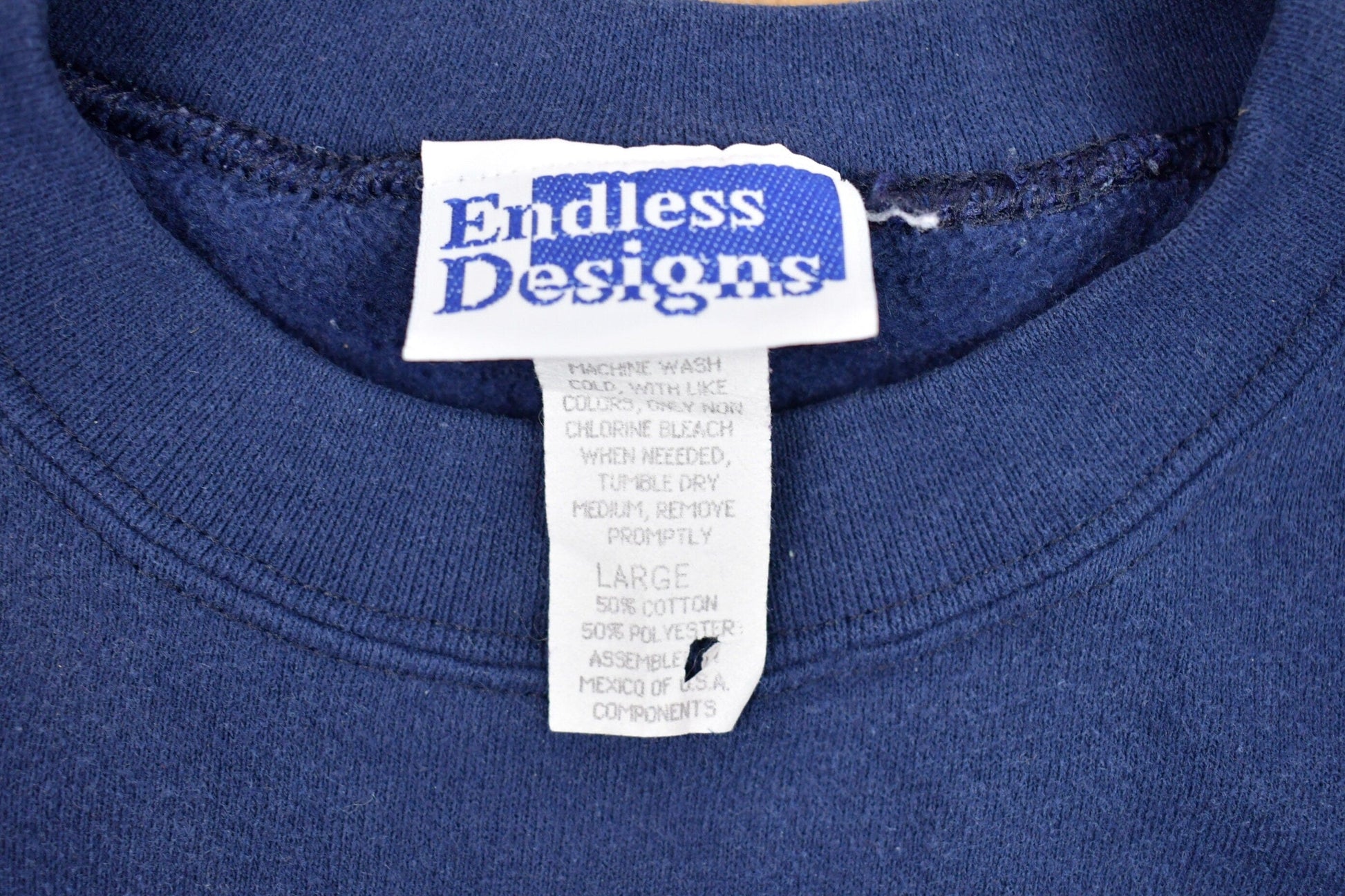 Vintage 1990s Endless Designs Winter Animals Crewneck Sweatshirt Men's Large from propervintagecanada