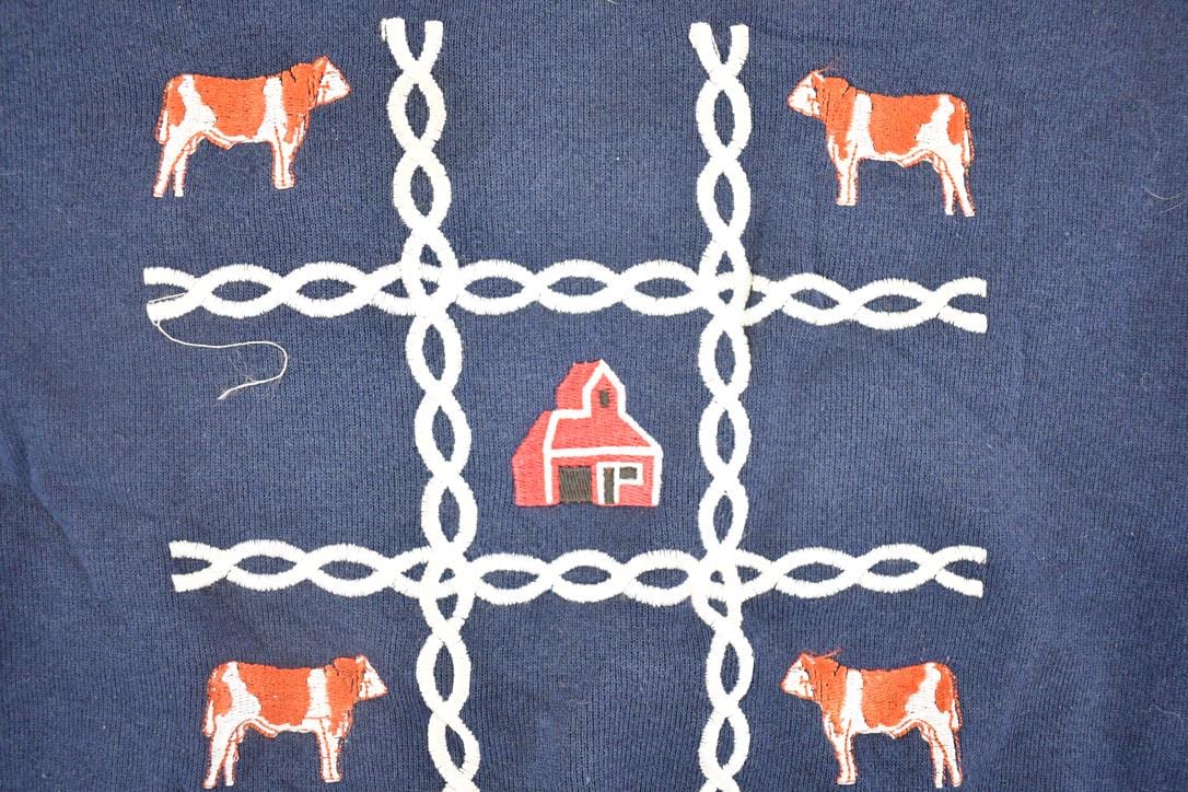 Vintage 1990s Farm Cows Embroidered Souvenir Crewneck Sweatshirt Men's XL from propervintagecanada