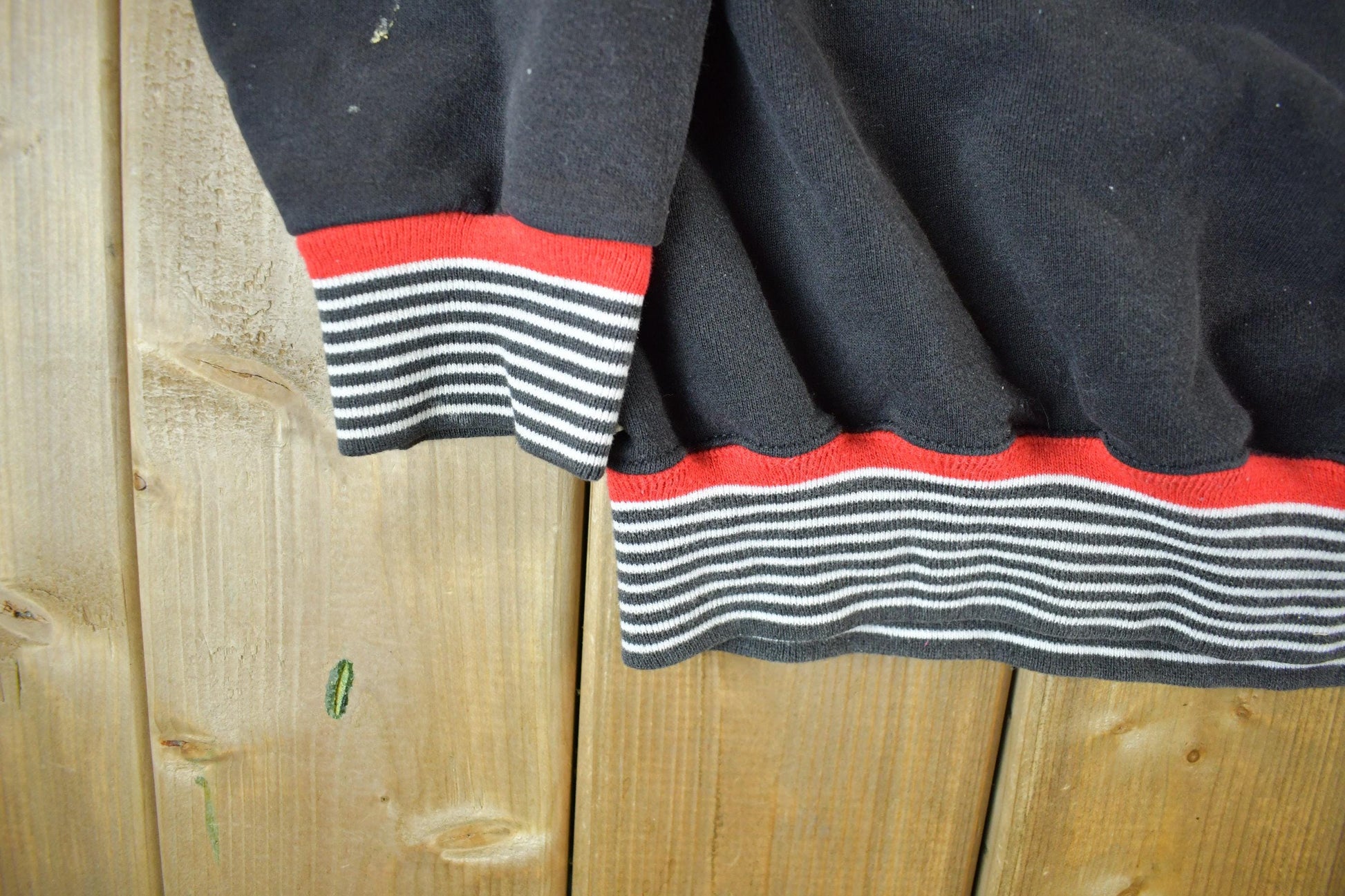 Vintage 1990s Farmland Crewneck Sweatshirt Men's XL from propervintagecanada