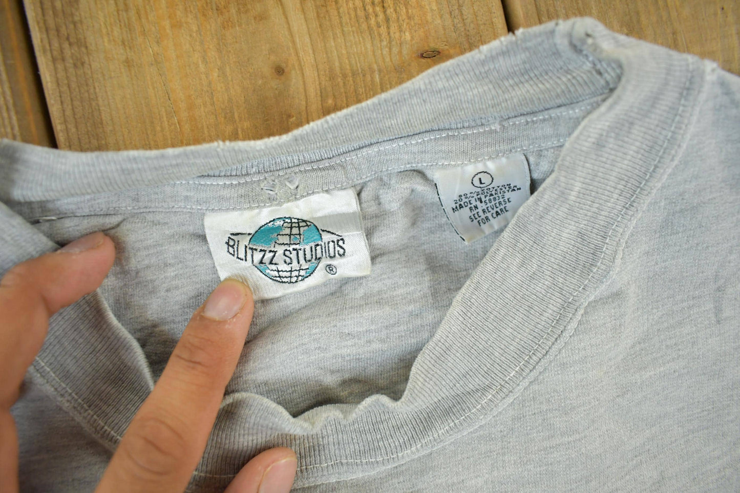 Vintage 1990s Flintstones Universal Studios Crewneck Sweatshirt Men's Large from propervintagecanada
