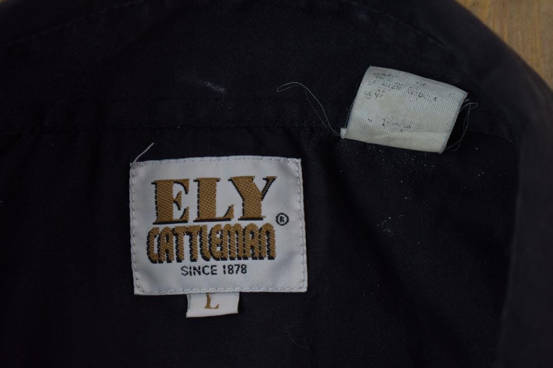 Vintage 1990s Fly Cattlemen Souvenir Button Up-Shirt Men's Large from propervintagecanada