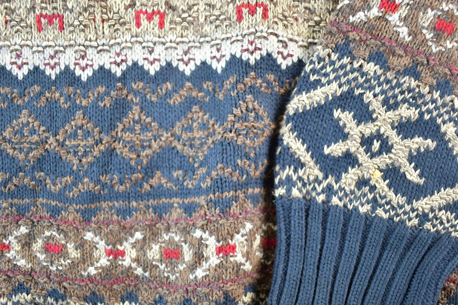 Vintage 1990s Gant Knit Abstract Pattern Crewneck Sweater Mens XL from propervintagecanada